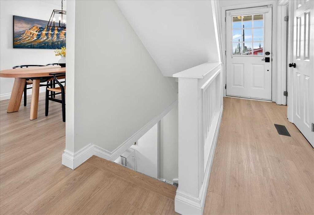 4641 20 Street Sw, Calgary, AB - Indoor Photo Showing Other Room