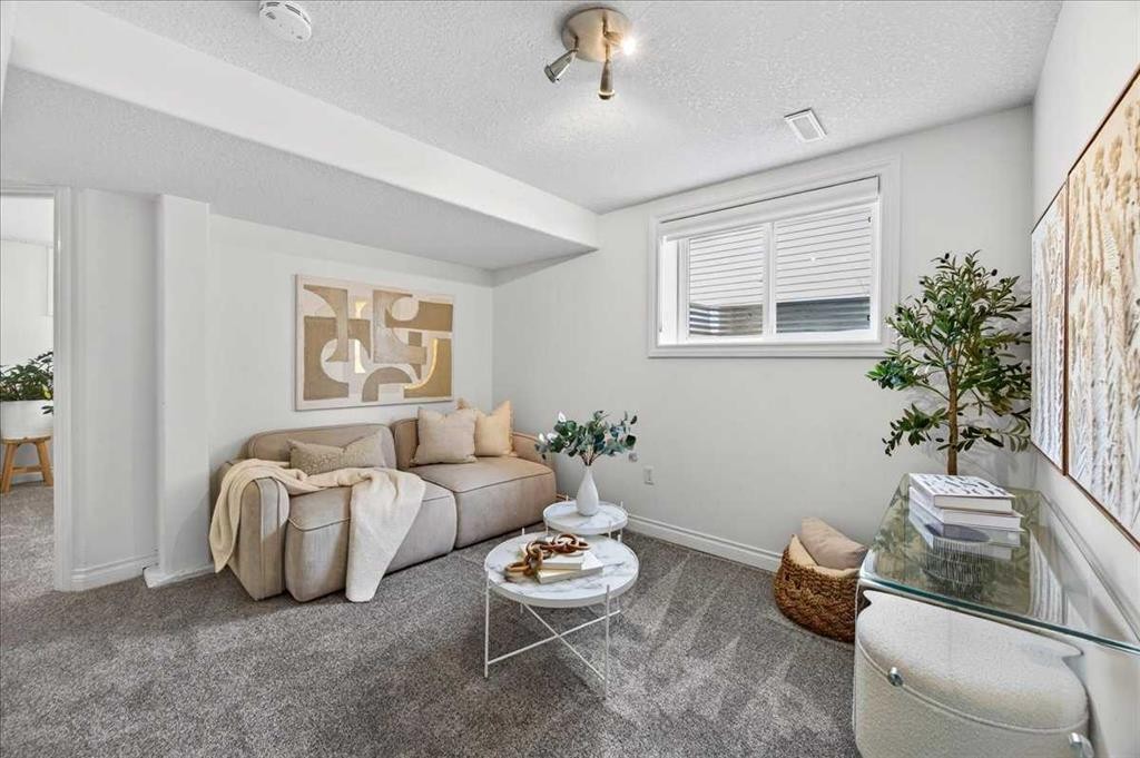 4641 20 Street Sw, Calgary, AB - Indoor Photo Showing Living Room