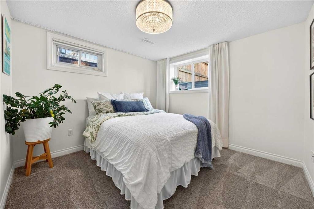 4641 20 Street Sw, Calgary, AB - Indoor Photo Showing Bedroom