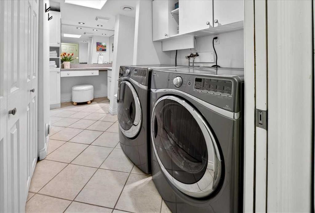 4641 20 Street Sw, Calgary, AB - Indoor Photo Showing Laundry Room
