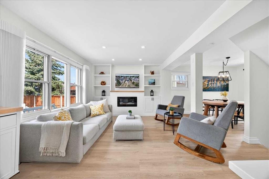 4641 20 Street Sw, Calgary, AB - Indoor Photo Showing Living Room With Fireplace