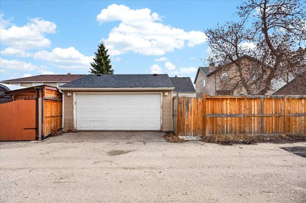 4641 20 Street Sw, Calgary, AB - Outdoor