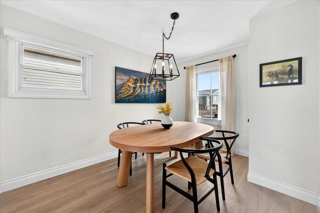4641 20 Street Sw, Calgary, AB - Indoor Photo Showing Dining Room