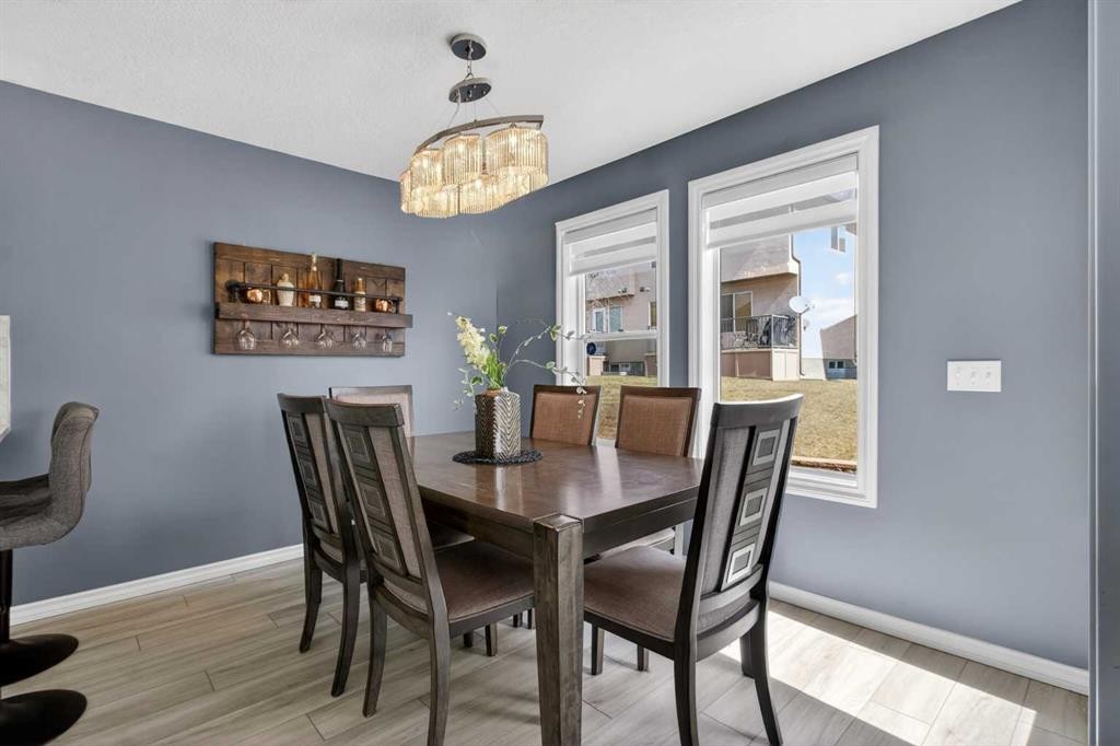 216 Royal Crest View Nw, Calgary, AB - Indoor Photo Showing Dining Room