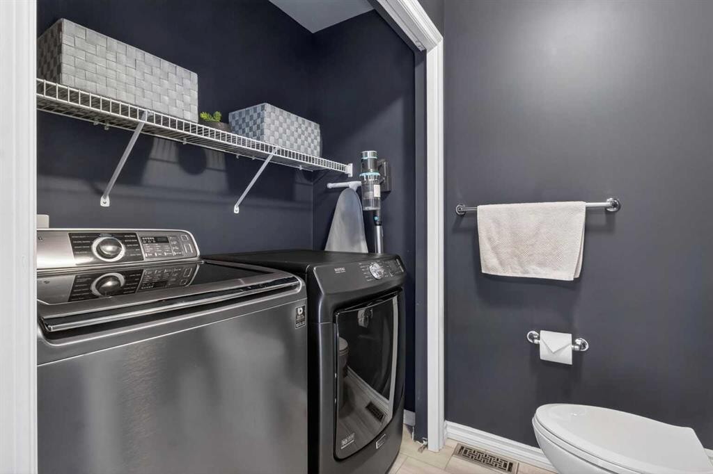 216 Royal Crest View Nw, Calgary, AB - Indoor Photo Showing Laundry Room