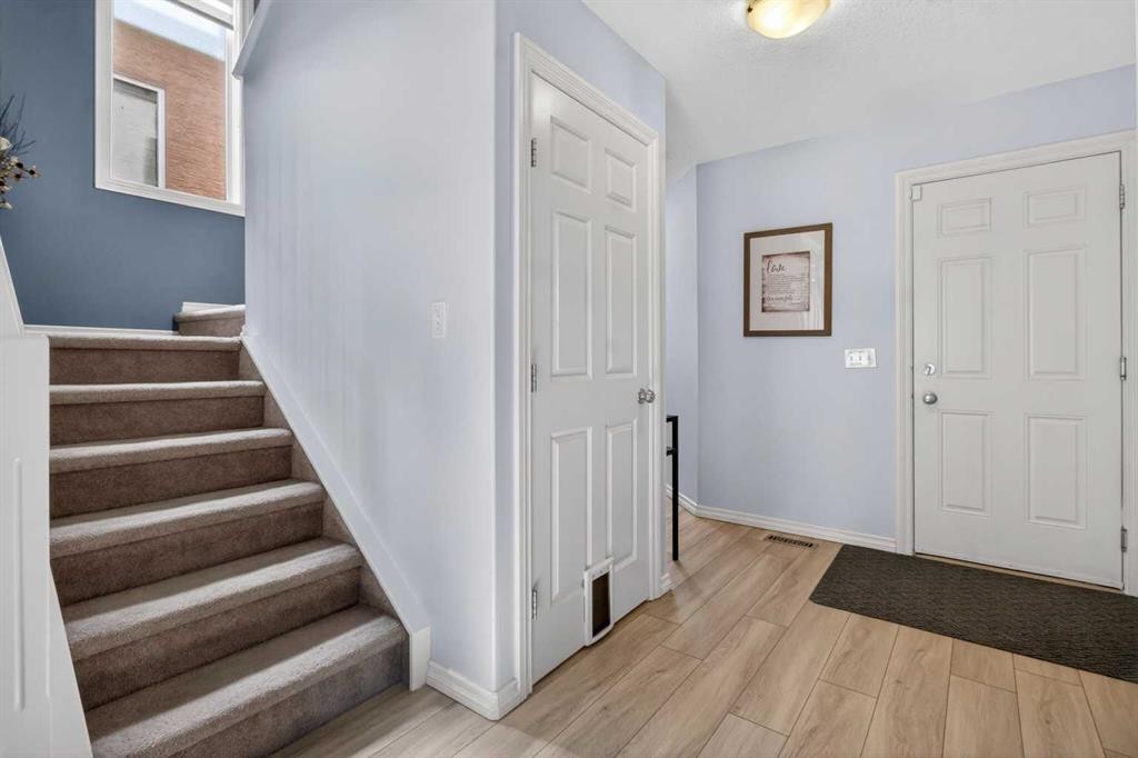 216 Royal Crest View Nw, Calgary, AB - Indoor Photo Showing Other Room