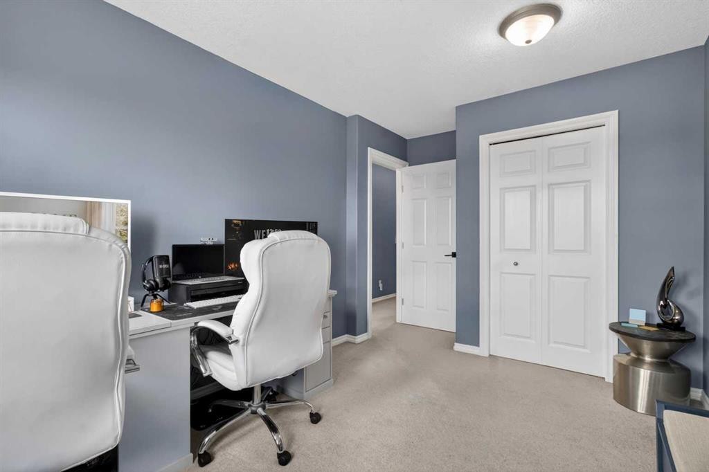 216 Royal Crest View Nw, Calgary, AB - Indoor Photo Showing Other Room