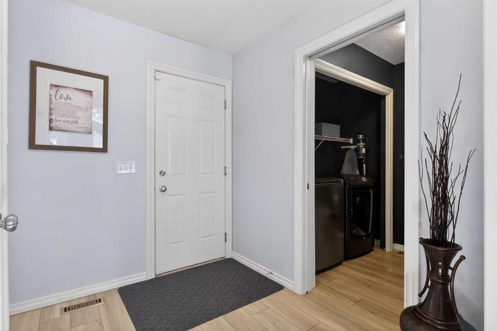 216 Royal Crest View Nw, Calgary, AB - Indoor Photo Showing Other Room