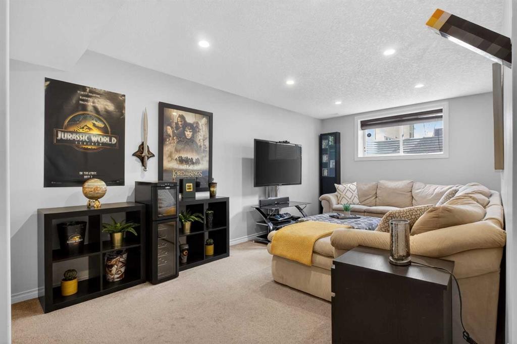 216 Royal Crest View Nw, Calgary, AB - Indoor