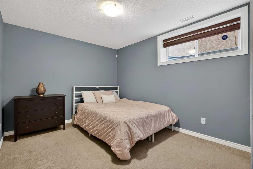 216 Royal Crest View Nw, Calgary, AB - Indoor Photo Showing Bedroom