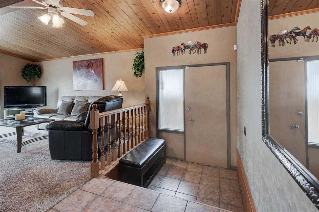 1032 Cantabrian Drive Sw, Calgary, AB - Indoor Photo Showing Other Room
