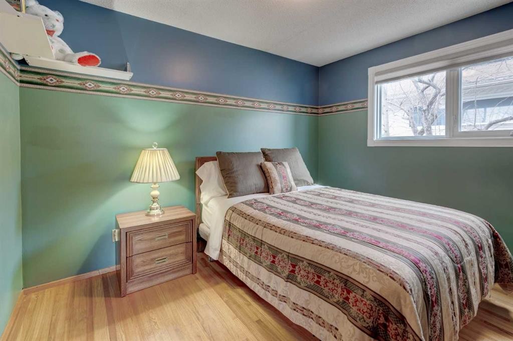 1032 Cantabrian Drive Sw, Calgary, AB - Indoor Photo Showing Bedroom