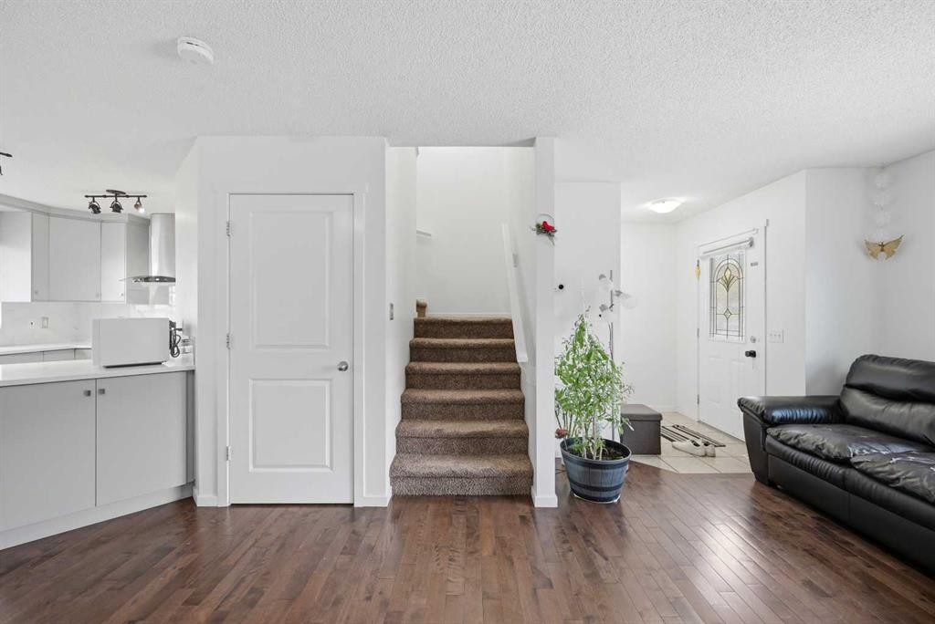 98 Panatella Hill Nw, Calgary, AB - Indoor