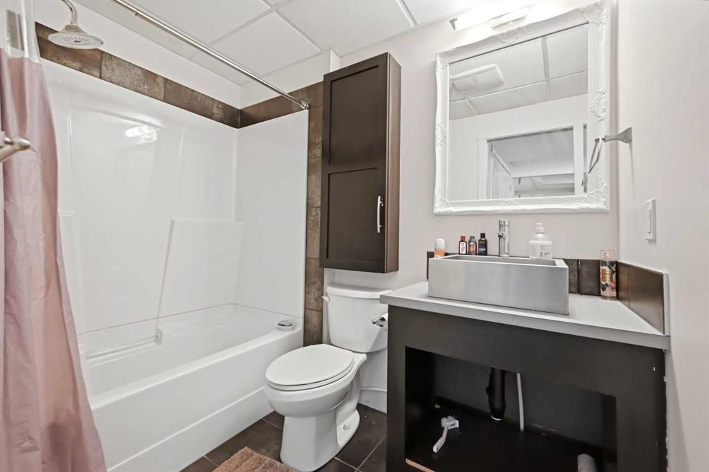 98 Panatella Hill Nw, Calgary, AB - Indoor Photo Showing Bathroom