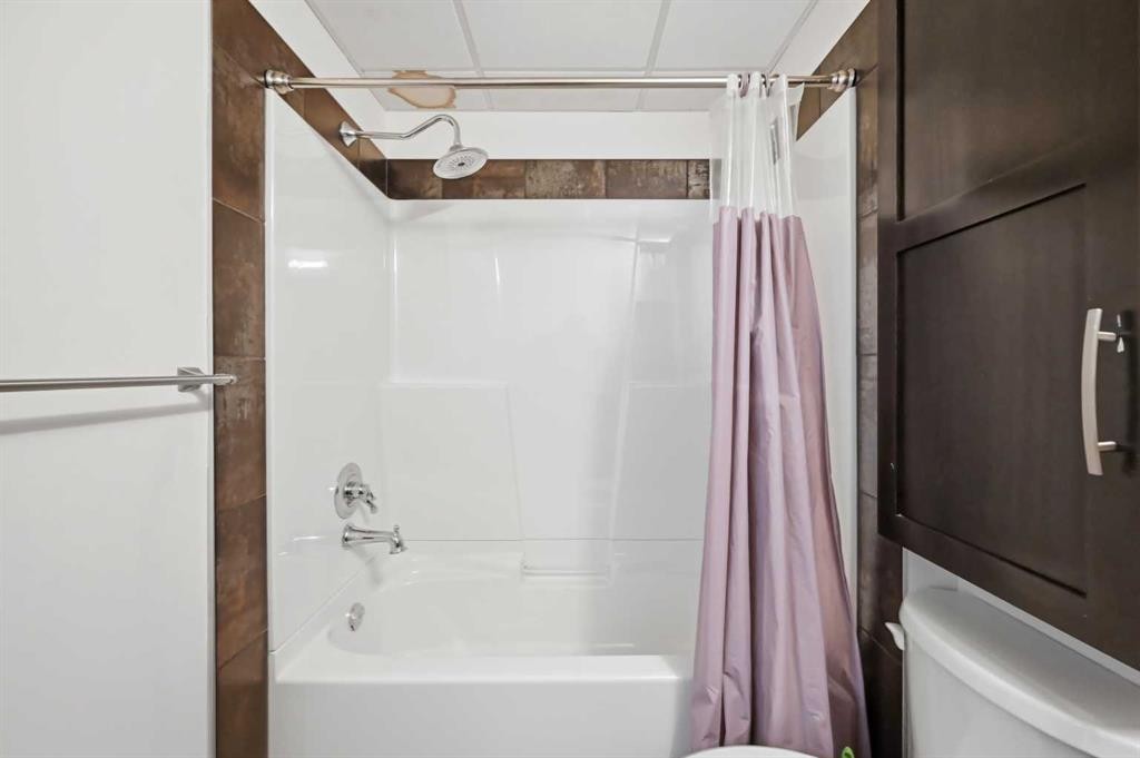 98 Panatella Hill Nw, Calgary, AB - Indoor Photo Showing Bathroom