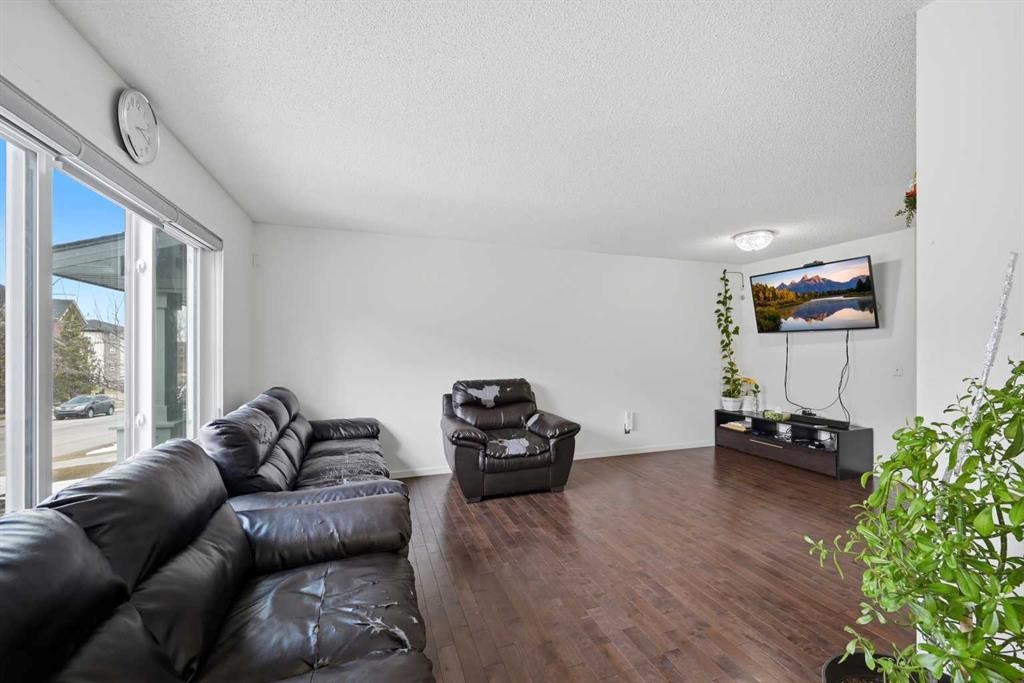 98 Panatella Hill Nw, Calgary, AB - Indoor Photo Showing Living Room