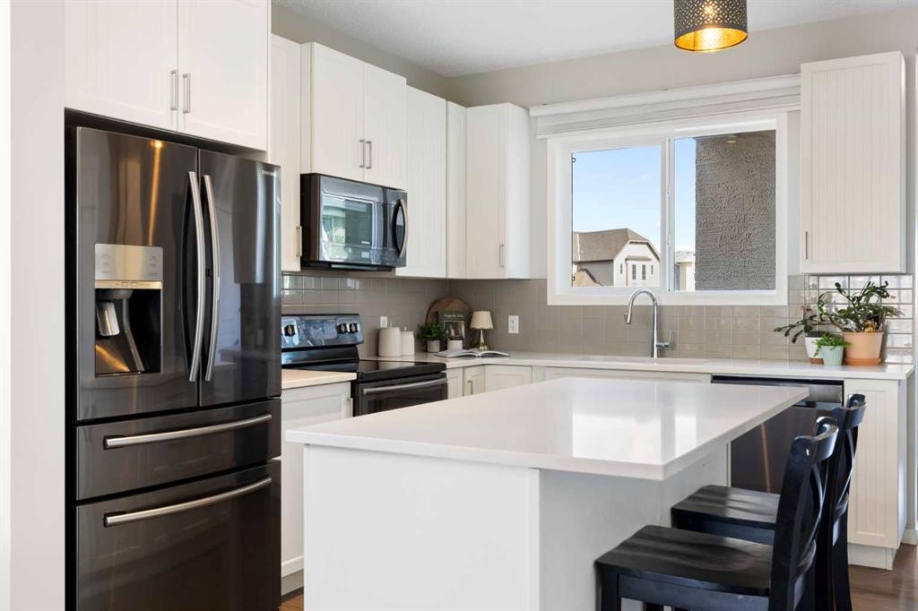 44 Marquis Link Se, Calgary, AB - Indoor Photo Showing Kitchen With Upgraded Kitchen