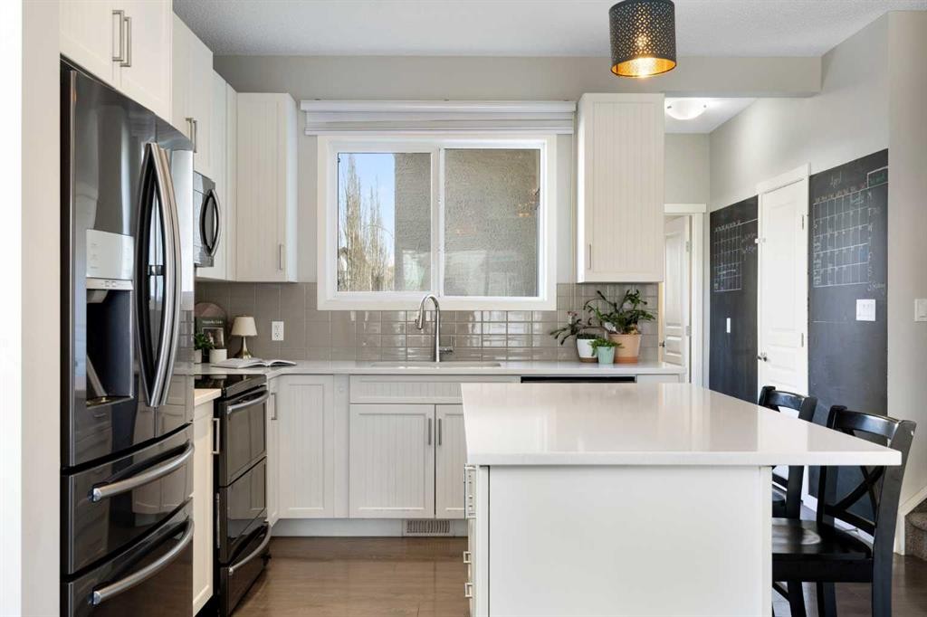 44 Marquis Link Se, Calgary, AB - Indoor Photo Showing Kitchen With Upgraded Kitchen