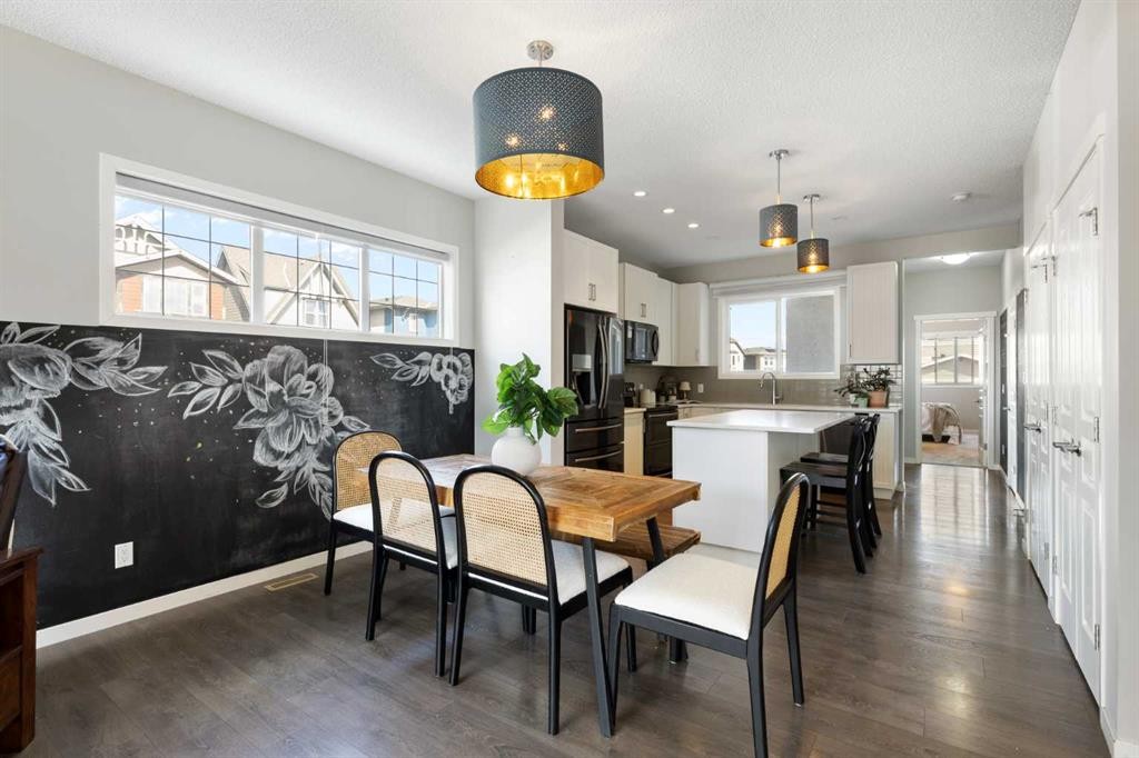44 Marquis Link Se, Calgary, AB - Indoor Photo Showing Dining Room