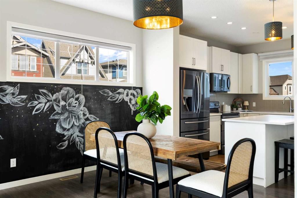 44 Marquis Link Se, Calgary, AB - Indoor Photo Showing Dining Room