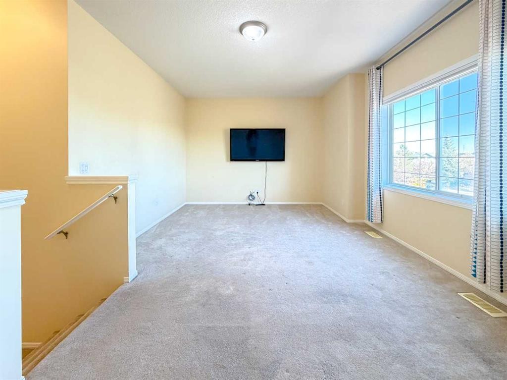 21 Panamount Hill Nw, Calgary, AB - Indoor Photo Showing Other Room