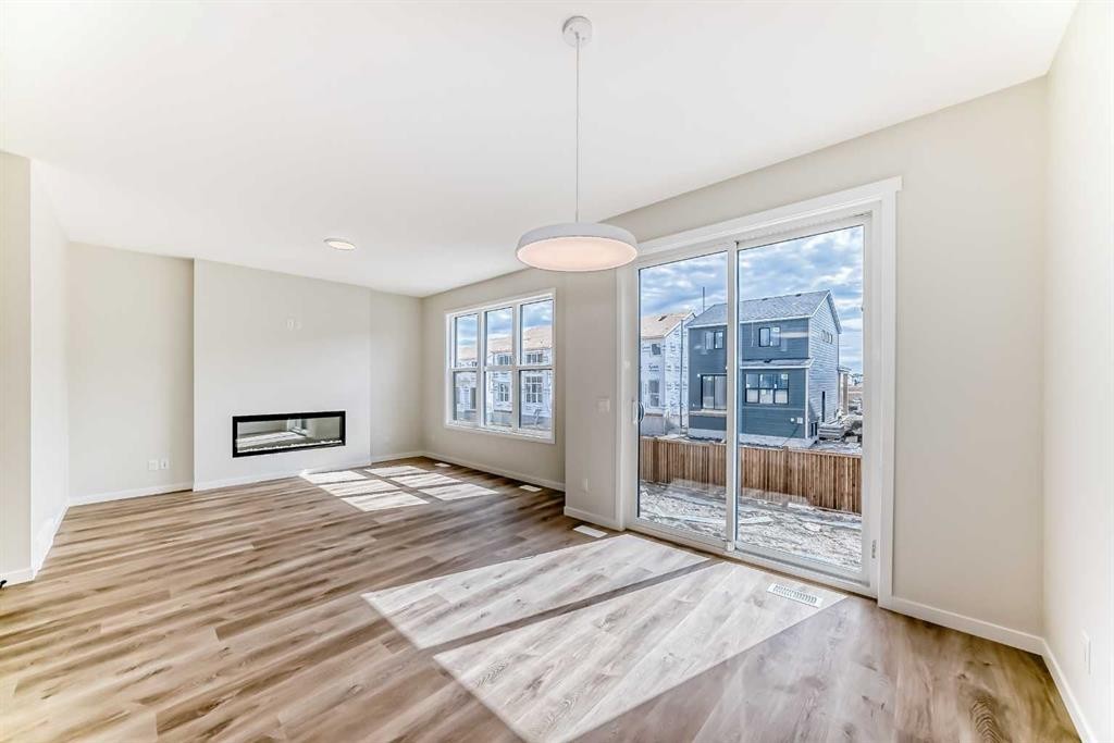 1069 Sawgrass Link Nw, Airdrie, AB - Indoor With Fireplace