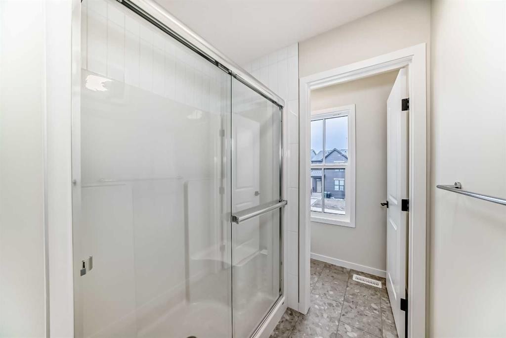 1069 Sawgrass Link Nw, Airdrie, AB - Indoor Photo Showing Bathroom