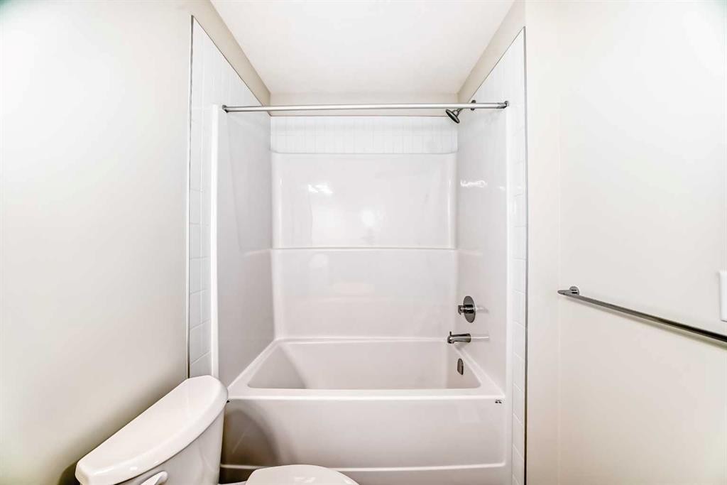 1069 Sawgrass Link Nw, Airdrie, AB - Indoor Photo Showing Bathroom
