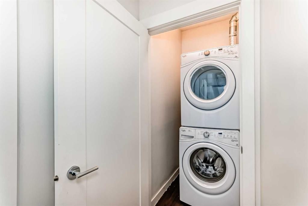 211-10 Walgrove Se, Calgary, AB - Indoor Photo Showing Laundry Room