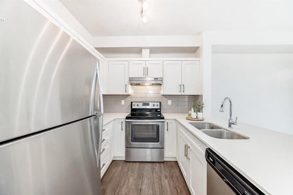 211-10 Walgrove Se, Calgary, AB - Indoor Photo Showing Kitchen With Stainless Steel Kitchen With Double Sink With Upgraded Kitchen
