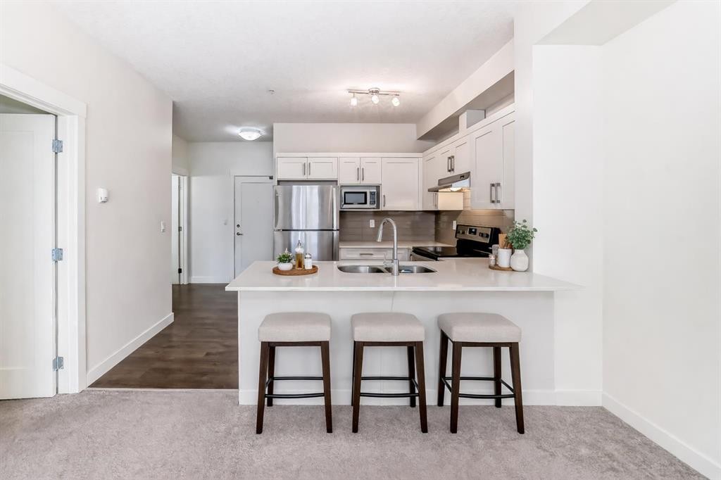 211-10 Walgrove Se, Calgary, AB - Indoor Photo Showing Kitchen