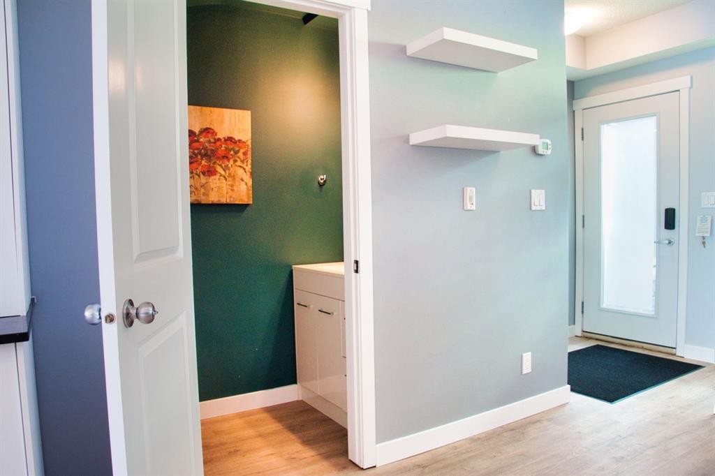 112-1740 9 Street Nw, Calgary, AB - Indoor Photo Showing Other Room