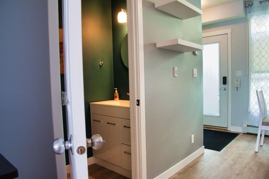 112-1740 9 Street Nw, Calgary, AB - Indoor Photo Showing Other Room