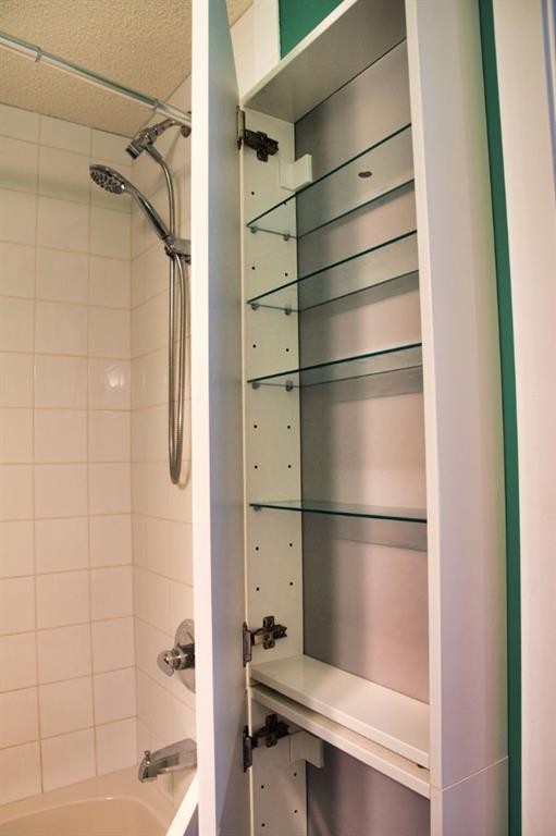 112-1740 9 Street Nw, Calgary, AB - Indoor Photo Showing Bathroom