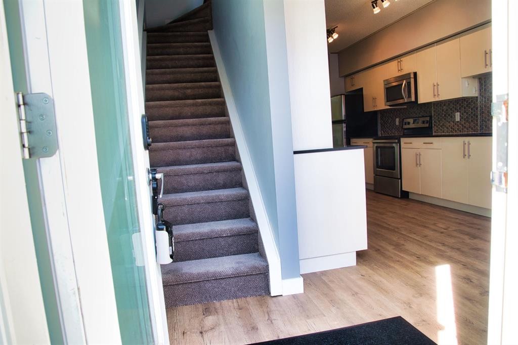 112-1740 9 Street Nw, Calgary, AB - Indoor