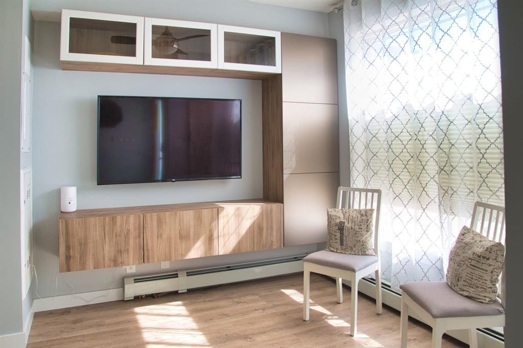 112-1740 9 Street Nw, Calgary, AB - Indoor Photo Showing Other Room