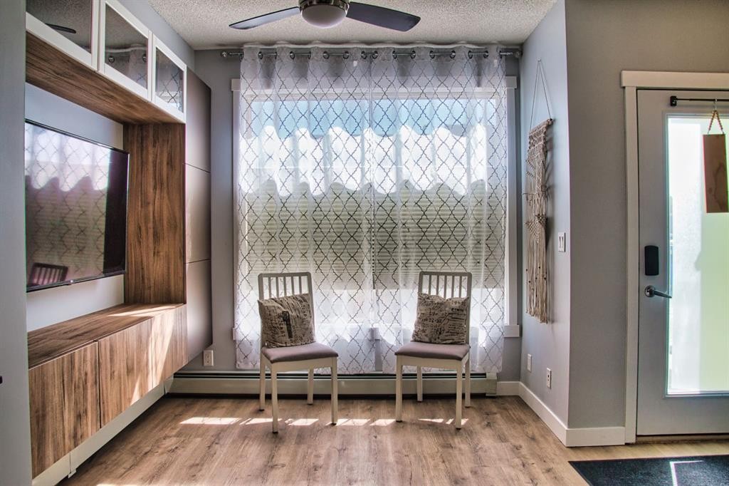 112-1740 9 Street Nw, Calgary, AB - Indoor Photo Showing Other Room