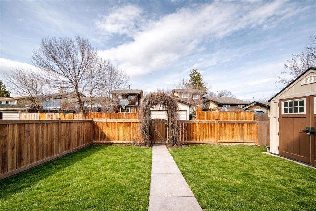 244 Whiteridge Place Ne, Calgary, AB - Outdoor