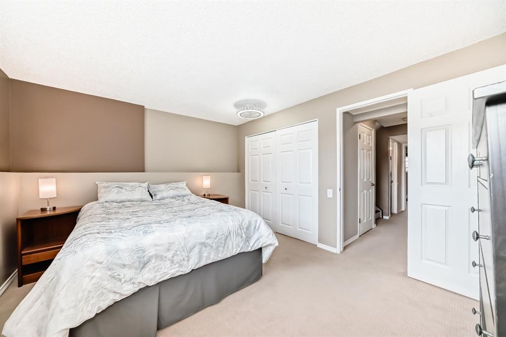 244 Whiteridge Place Ne, Calgary, AB - Indoor Photo Showing Bedroom