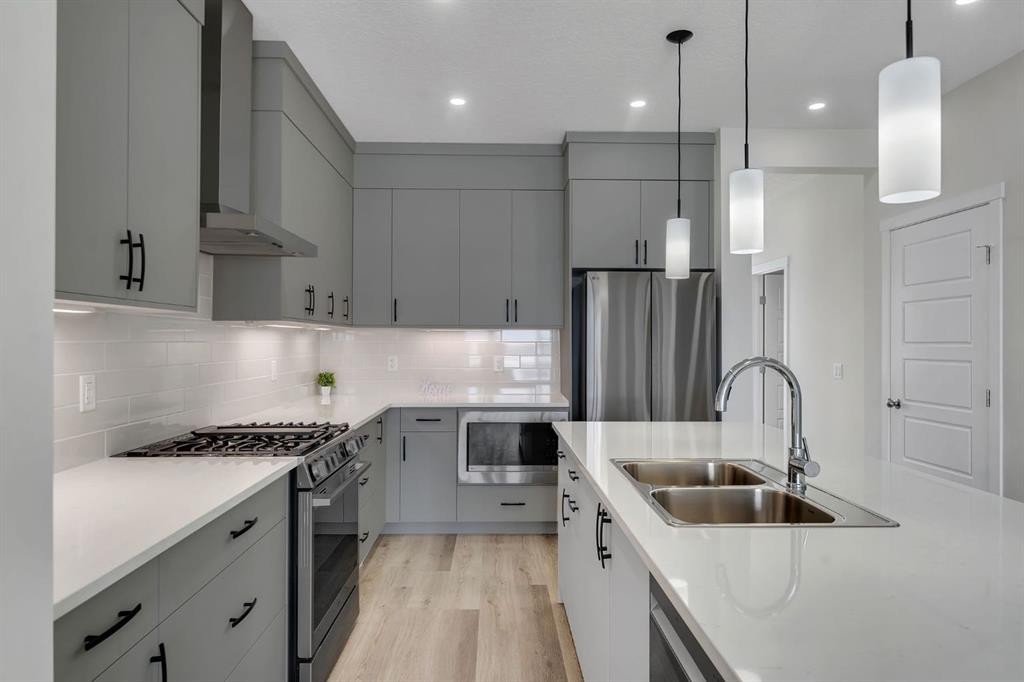 106 Corner Glen Grove Ne, Calgary, AB - Indoor Photo Showing Kitchen With Stainless Steel Kitchen With Double Sink With Upgraded Kitchen