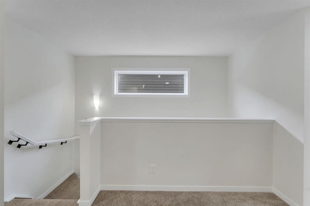 106 Corner Glen Grove Ne, Calgary, AB - Indoor Photo Showing Other Room