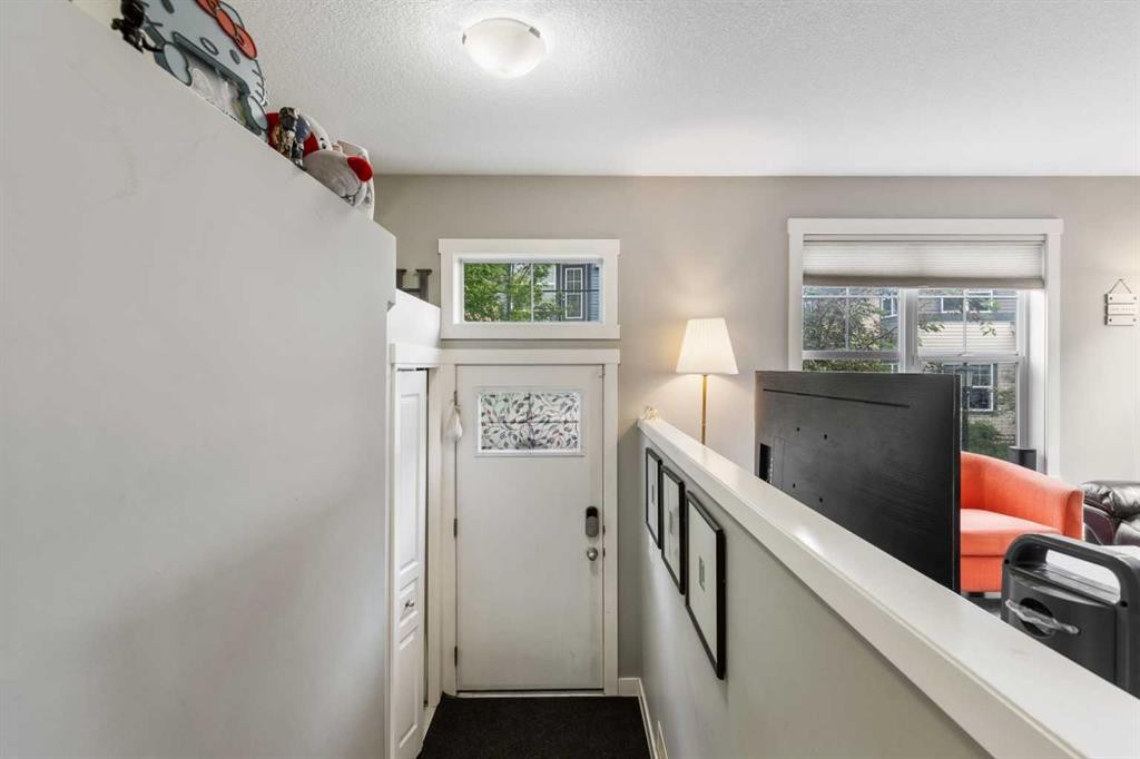 319 Mckenzie Towne Square Se, Calgary, AB - Indoor Photo Showing Other Room