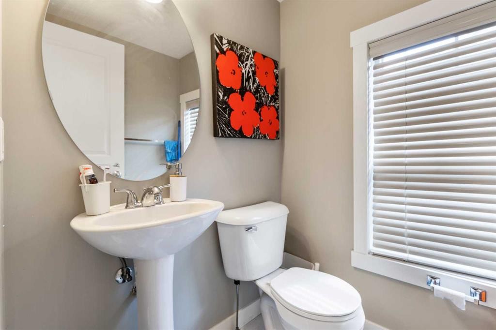 319 Mckenzie Towne Square Se, Calgary, AB - Indoor Photo Showing Bathroom