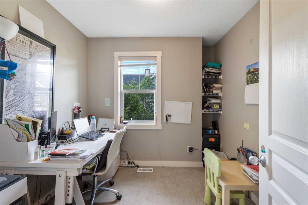 319 Mckenzie Towne Square Se, Calgary, AB - Indoor Photo Showing Office