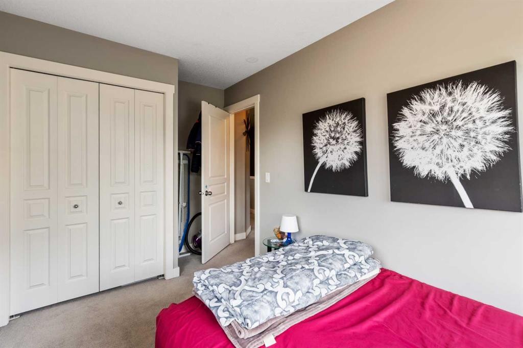319 Mckenzie Towne Square Se, Calgary, AB - Indoor Photo Showing Bedroom