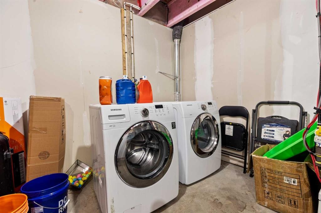 319 Mckenzie Towne Square Se, Calgary, AB - Indoor Photo Showing Laundry Room