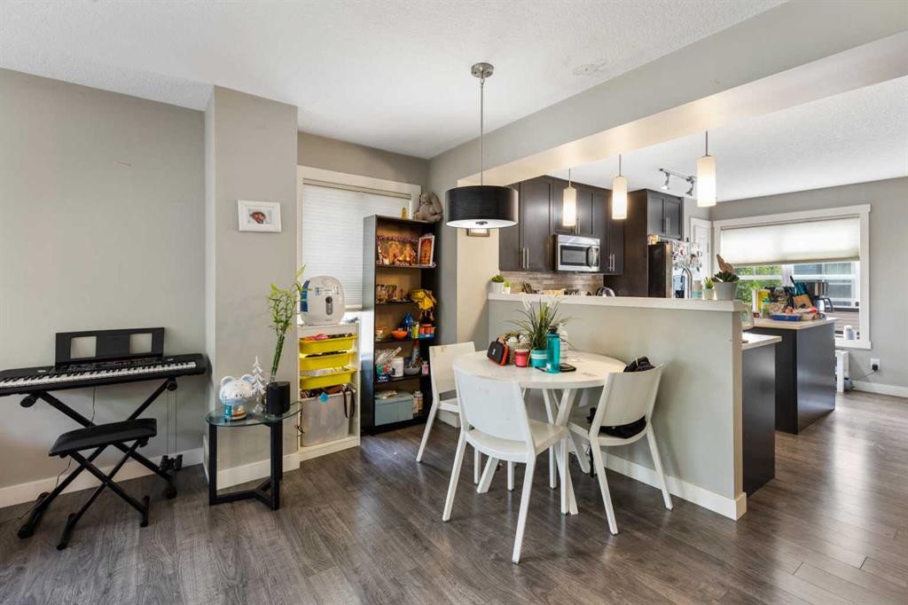 319 Mckenzie Towne Square Se, Calgary, AB - Indoor Photo Showing Dining Room