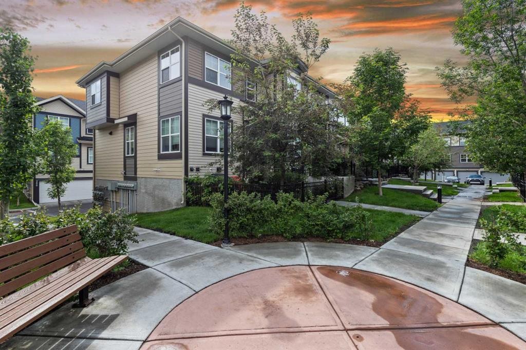 319 Mckenzie Towne Square Se, Calgary, AB - Outdoor