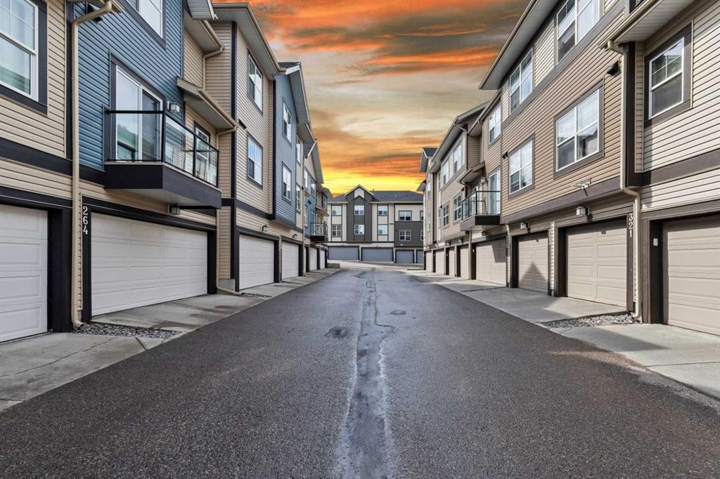 319 Mckenzie Towne Square Se, Calgary, AB - Outdoor