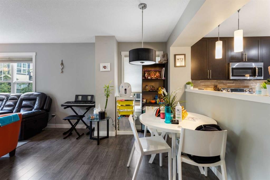 319 Mckenzie Towne Square Se, Calgary, AB - Indoor Photo Showing Other Room